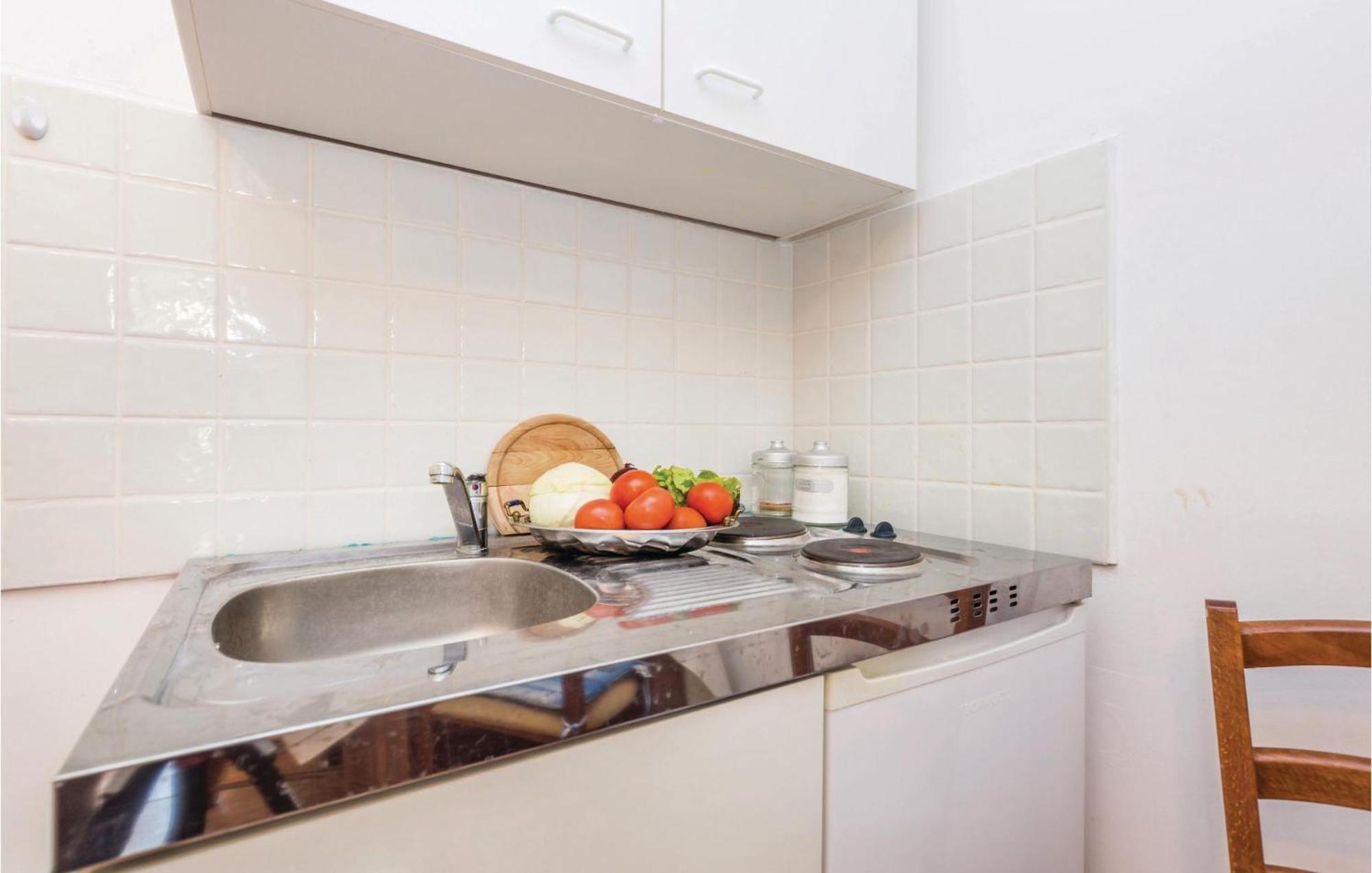 1 Bedroom Nice Apartment In Senj Сень Екстер'єр фото