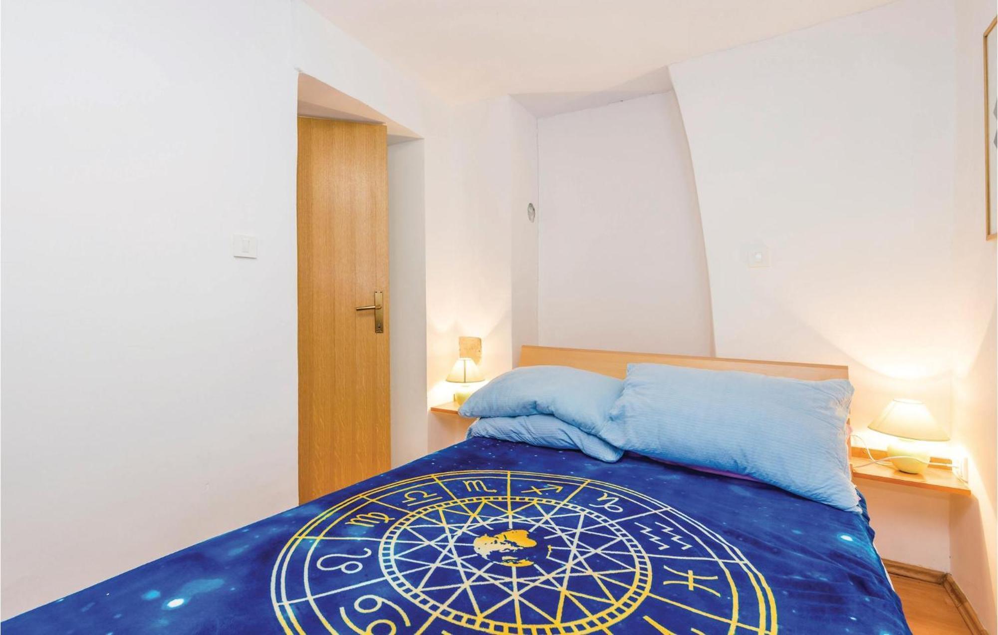 1 Bedroom Nice Apartment In Senj Сень Екстер'єр фото