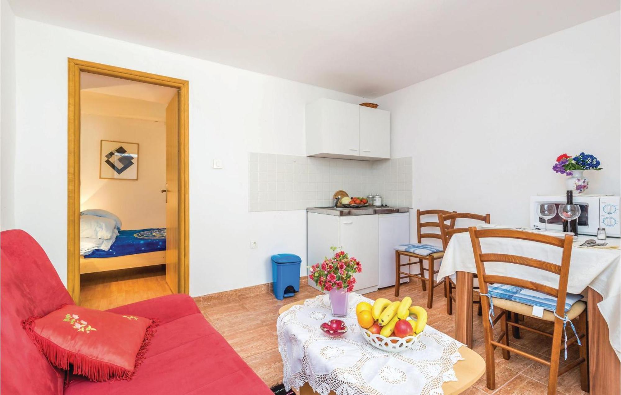 1 Bedroom Nice Apartment In Senj Сень Екстер'єр фото